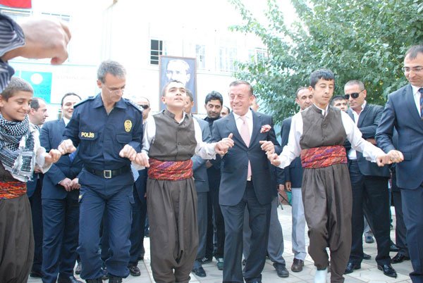 AĞAOĞLU Diyarbakır'da 9 Okulun Tadilatını Tamamladı