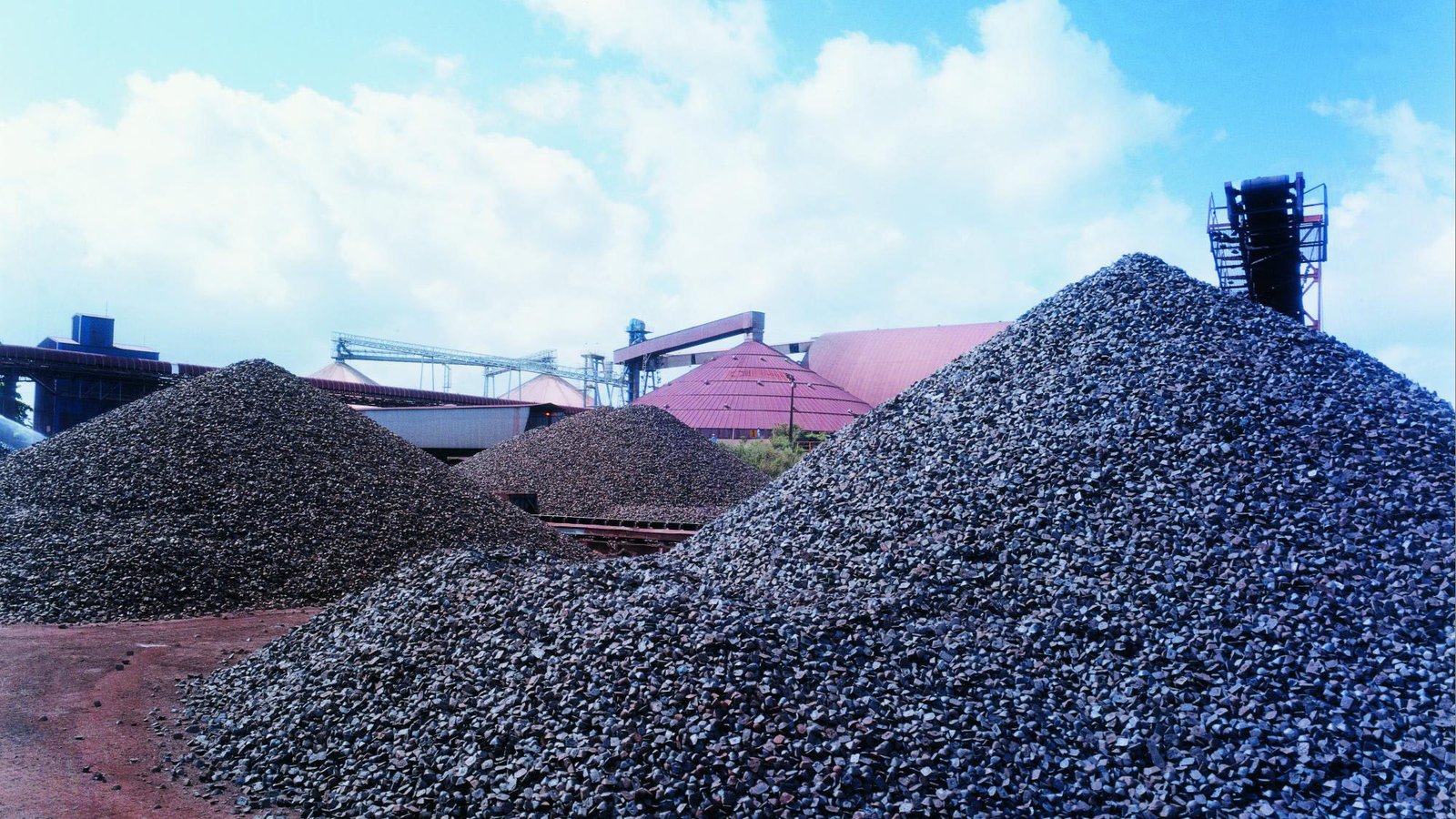 BHP, tüm yıl boyunca rekor düzeyde demir cevheri üretimi bildirdi, artan maliyetleri işaret ediyor