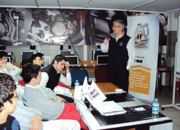 Mobil 1, Teknik Okullarda "Yağlama Teknolojileri'ni Anlatmaya Devam Ediyor