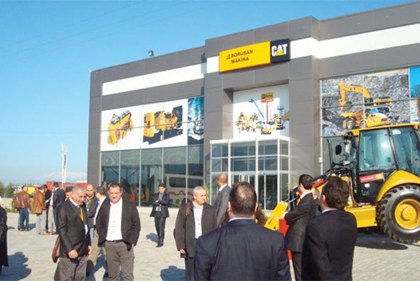 BORUSAN MAKİNA, YETKİLİ SATIŞ VE SERVİS MERKEZLERİYLE ANTALYA'DA BİR ARAYA GELDİ