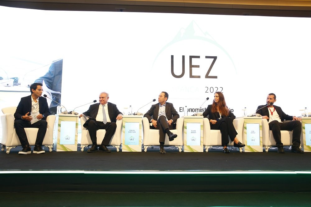 UEZ 2022'nin ikinci günü Fransa Eski Cumhurbaşkanı François Hollande konuşması ile başladı