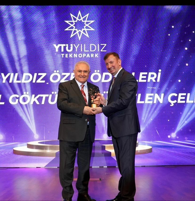 Yıldız Teknik Üniversitesi’nde Yüksel Göktürk’e Onur Ödülü Verildi