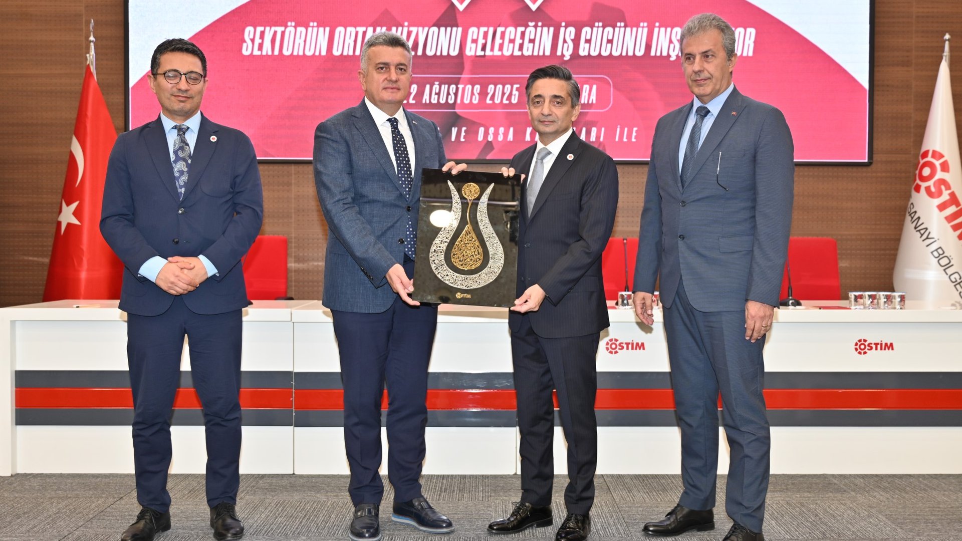 MİLLİ YETKİNLİK HAMLESİ’NİN EN ÖNEMLİ AŞAMALARINDAN BİRİ OLAN ELMAS PROGRAMI’NIN İLK SEKTÖR BULUŞMASI OSTİM’DEN BAŞLATILDI.