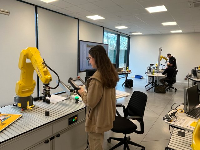 FANUC, otomasyona olan tutkusunu Akademi eğitimleriyle aktarıyor