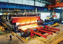 Tata Steel, daha büyük ve koruyucusuz olan Kanada firmasına göz koydu