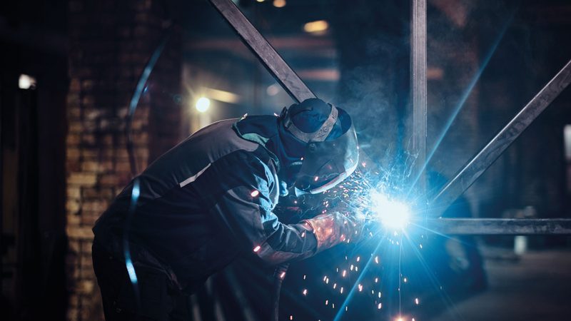 İmalat PMI’da 22 ayın en sınırlı daralması