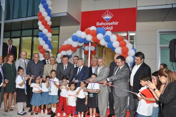 Sinpaş GYO Bursa Modern bünyesindeki Bahçeşehir Koleji, 2012-2013 Öğretim yılında kapılarını açtı