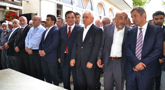 EKİL İNŞAAT Kurucu Ortaklarından İlyas ve Ekrem Ekşi'nin Annesi Vefat Etti