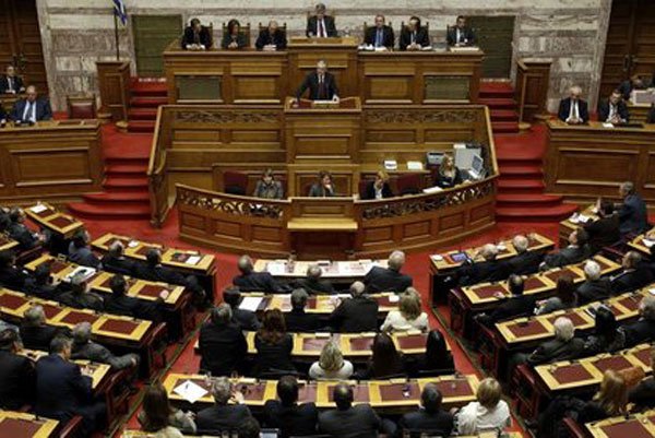 Atina'da kritik oylama