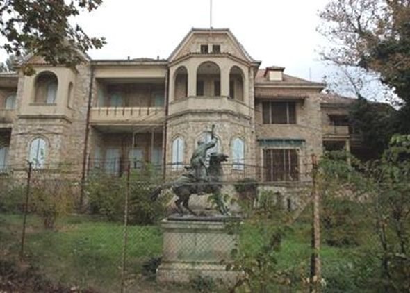 Yunanistan yurtdışı mülklerini satıyor