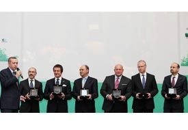 Başbakan Erdoğan’dan beyaz eşya üreticilerine enerjide verimlilik plaketi