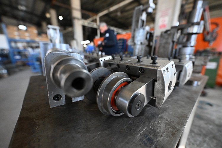 Düzce’de KOSGEB desteğiyle kurulan fabrika Avrupa’ya kalıp ve makine parçaları gönderiyor