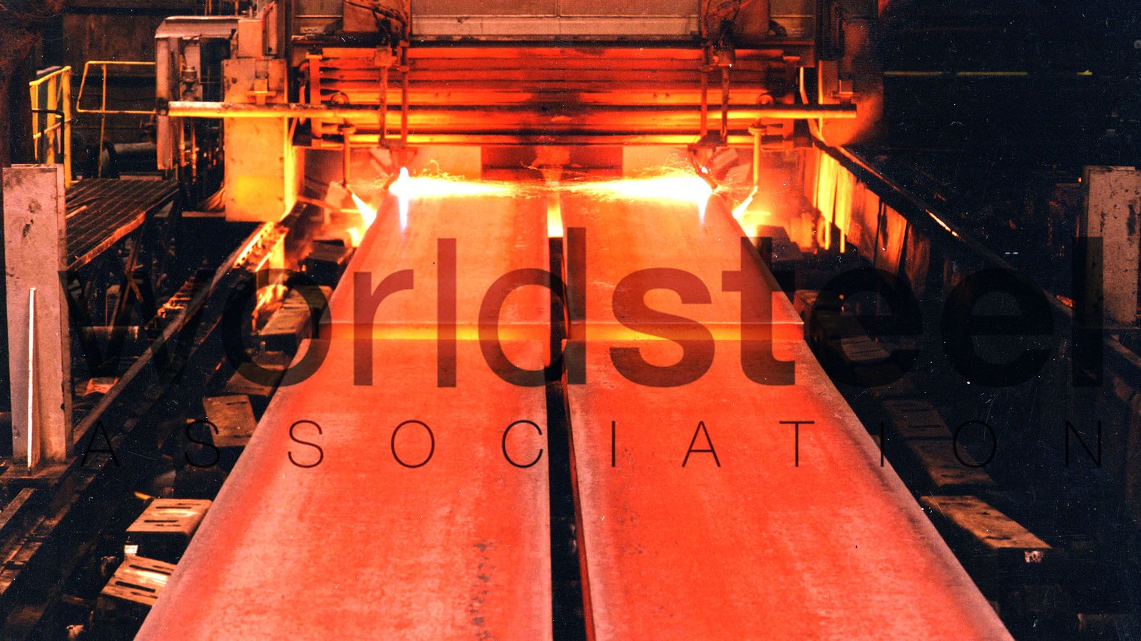 Küresel ham çelik üretimi Nisan'da daraldı