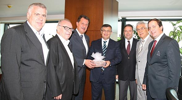 İHRACATIN ARTMASI SANAYİYİ HAREKETLENDİRİYOR, ÜRETİM VE İSTİHDAMI ARTTIRIYOR