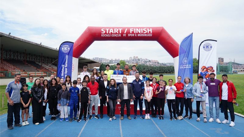 ÇOLAKOĞLU METALURJİ, 19 MAYIS’I GENÇ SPORCULARLA KUTLADI