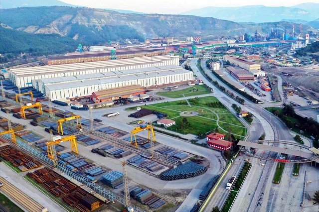 KARDEMİR İşçileri Gıda Yardımlarını Vatandaşa Bağışladı