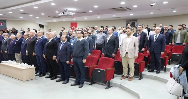 Demire ve çeliğe bilgiyle hükmeden dünyaya da hükmeder!