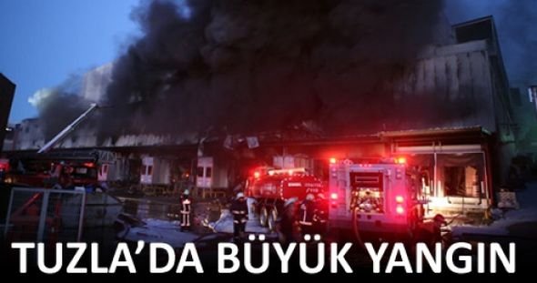 Tuzla'da büyük yangın lojistik deposu kül oldu