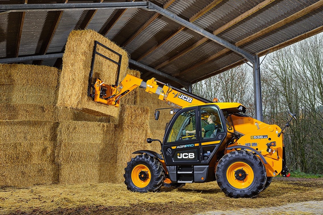 JCB'nin Yeni Nesil Tarım Makineleri Konya'da SİF Standında Göz Doldurdu